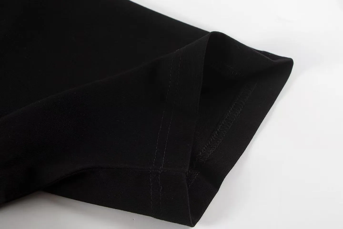 🅿️160 Style: 2026 new Louis Vuitton short-sleeved T-shirt Material: High version 300g double yarn combed cotton Size: S～XL Color: Black Style number: Z030